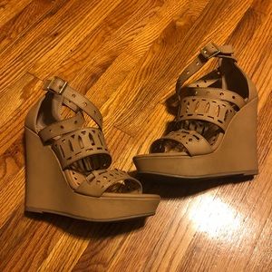 Chinese Laundry Taupe Sandals 7 1/2